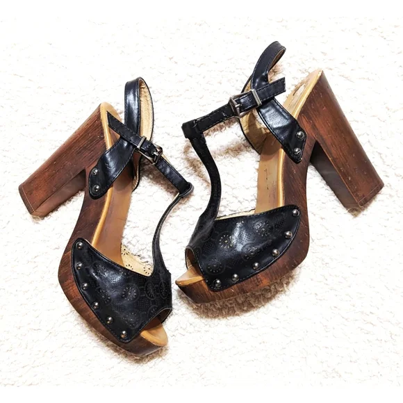 Riveted Platform T-Strap Wood Sandals - Picture 1 of 7